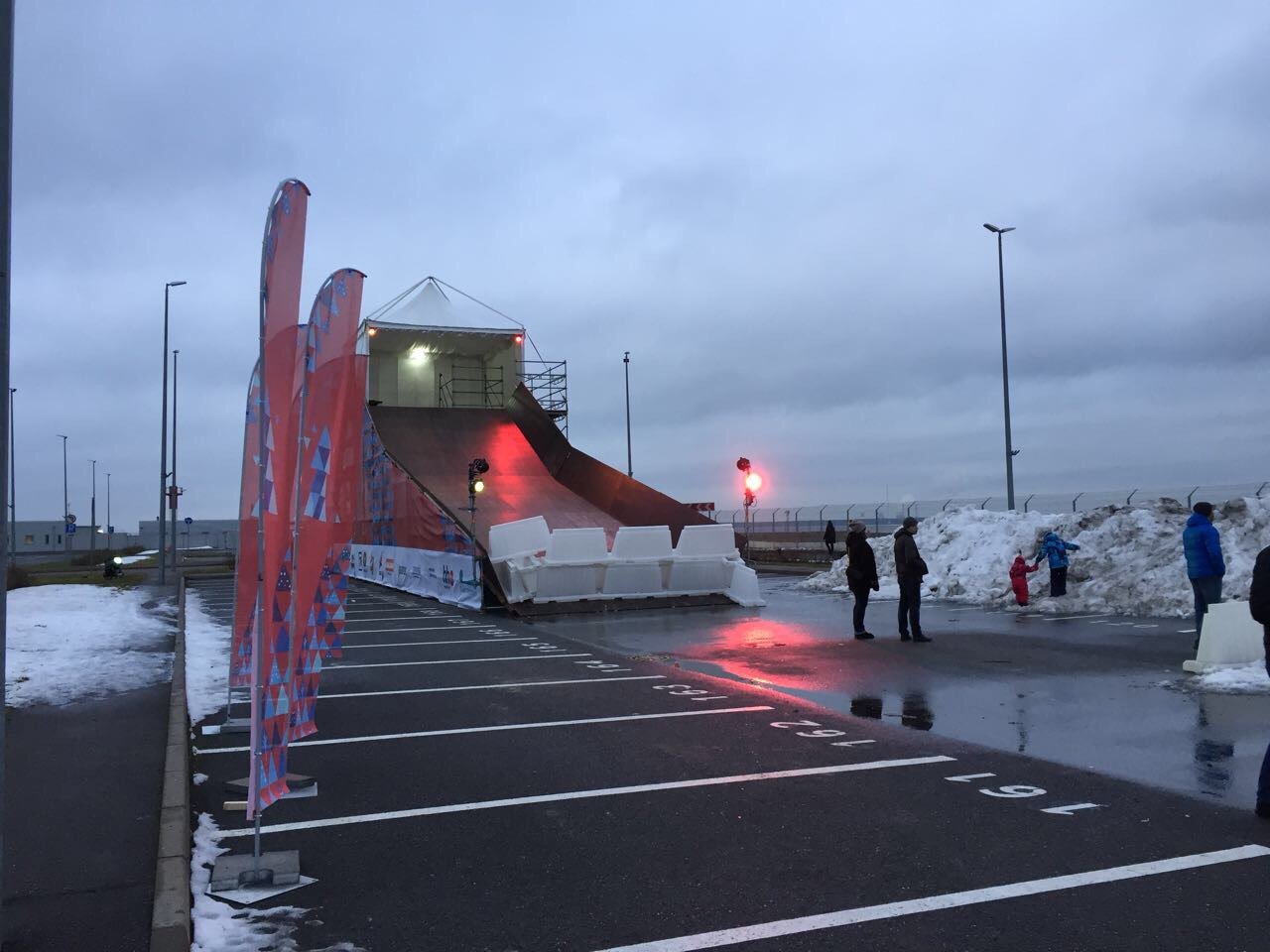 в москве открыли самую большую горку. парк патриот одинцово каток. екатеринбург площадь 1905 ледовый городок. парк вднх горки снежные. тюбинговая горка сияние на вднх.