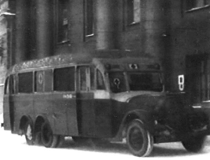 "Трехосник" в годы Блокады рейсовый автобус в качестве "передвижного госпиталя"